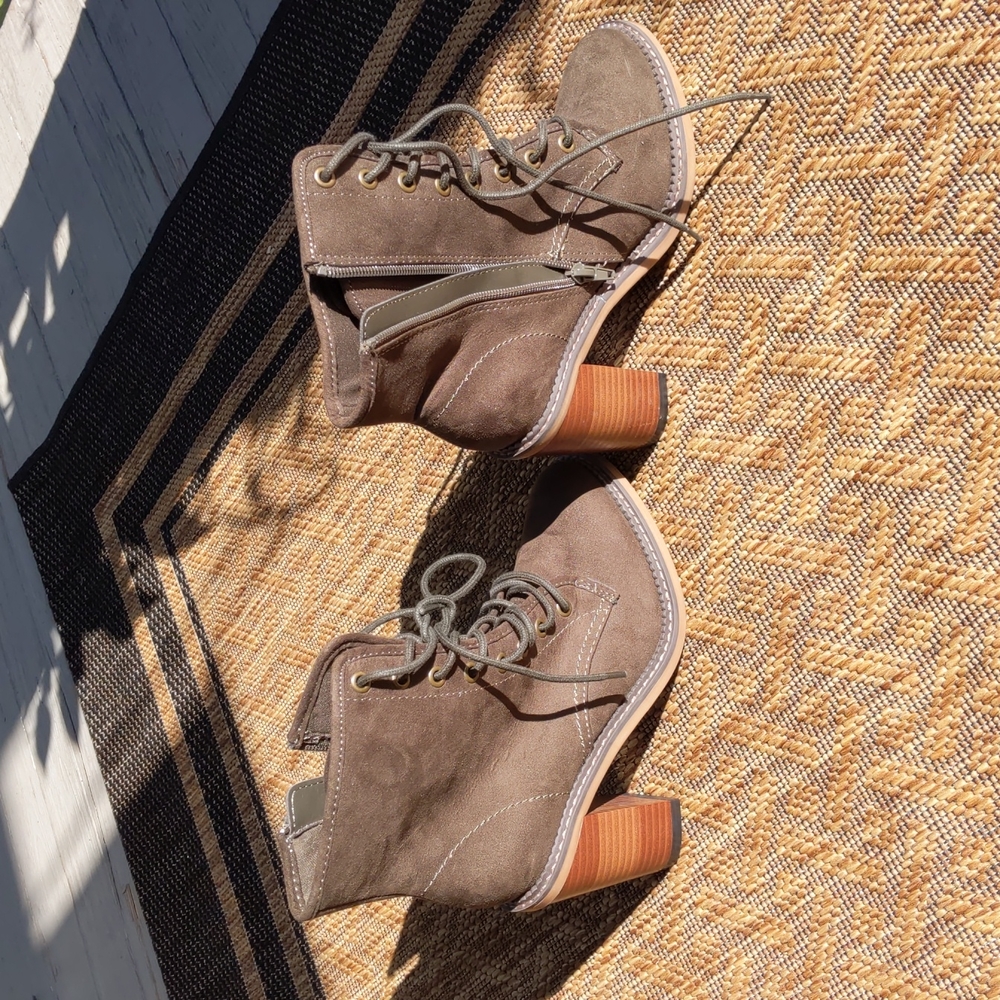 Madden size 6.5 olive green boots with heels